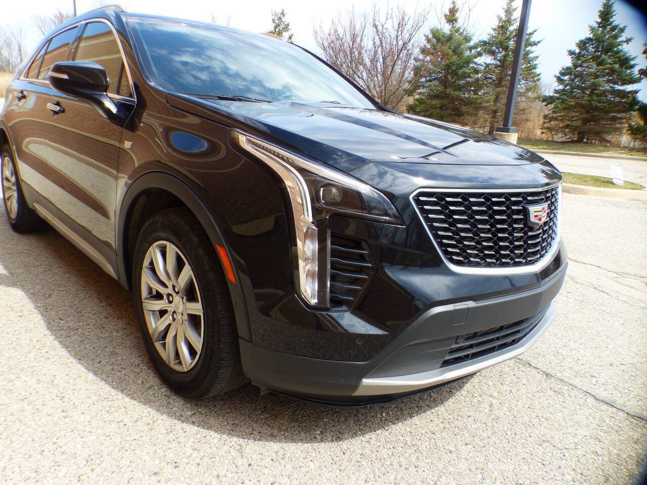 Used 2022 Cadillac XT4 Premium Luxury w/ Enhanced Visibility Package FWD image 11