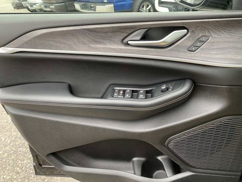 Used 2023 Jeep Grand Cherokee Limited image 22