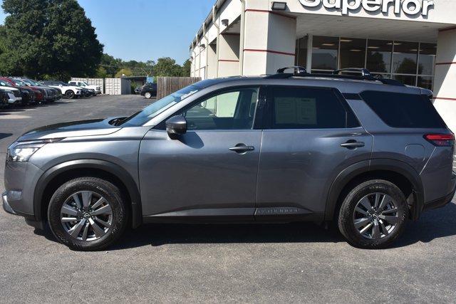 Used 2025 Nissan Pathfinder SV w/ SV Premium Package AWD/4WD image 9