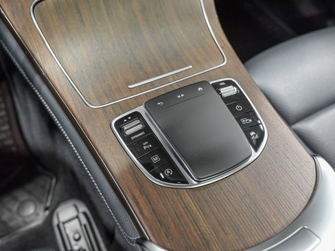 Used 2020 Mercedes-Benz GLC 300 4MATIC image 21