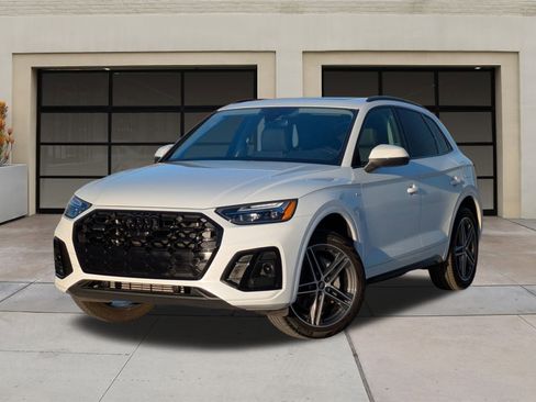 Used 2023 Audi Q5 e Premium Plus w/ Premium Plus Package image 3