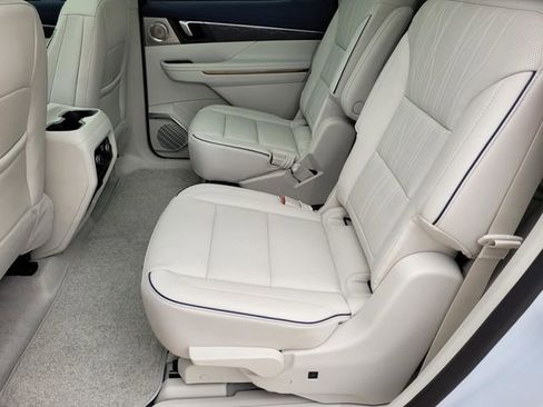 New 2026 Buick Enclave Avenir w/ Super Cruise Package FWD image 24
