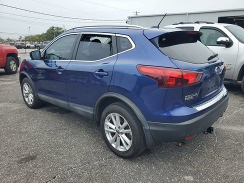 Used 2019 Nissan Rogue Sport SV w/ Technology Package FWD image 3