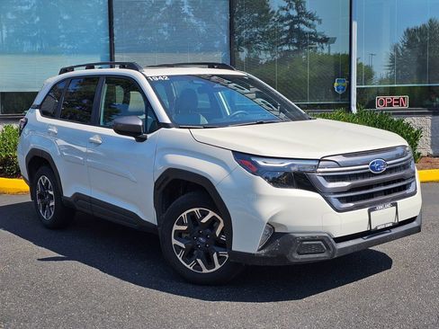 Used 2025 Subaru Forester Premium AWD/4WD image 1