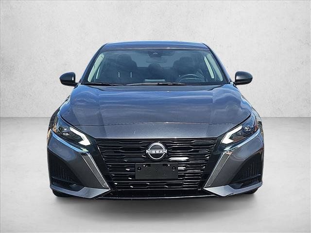 Used 2025 Nissan Altima 2.5 SV FWD image 2