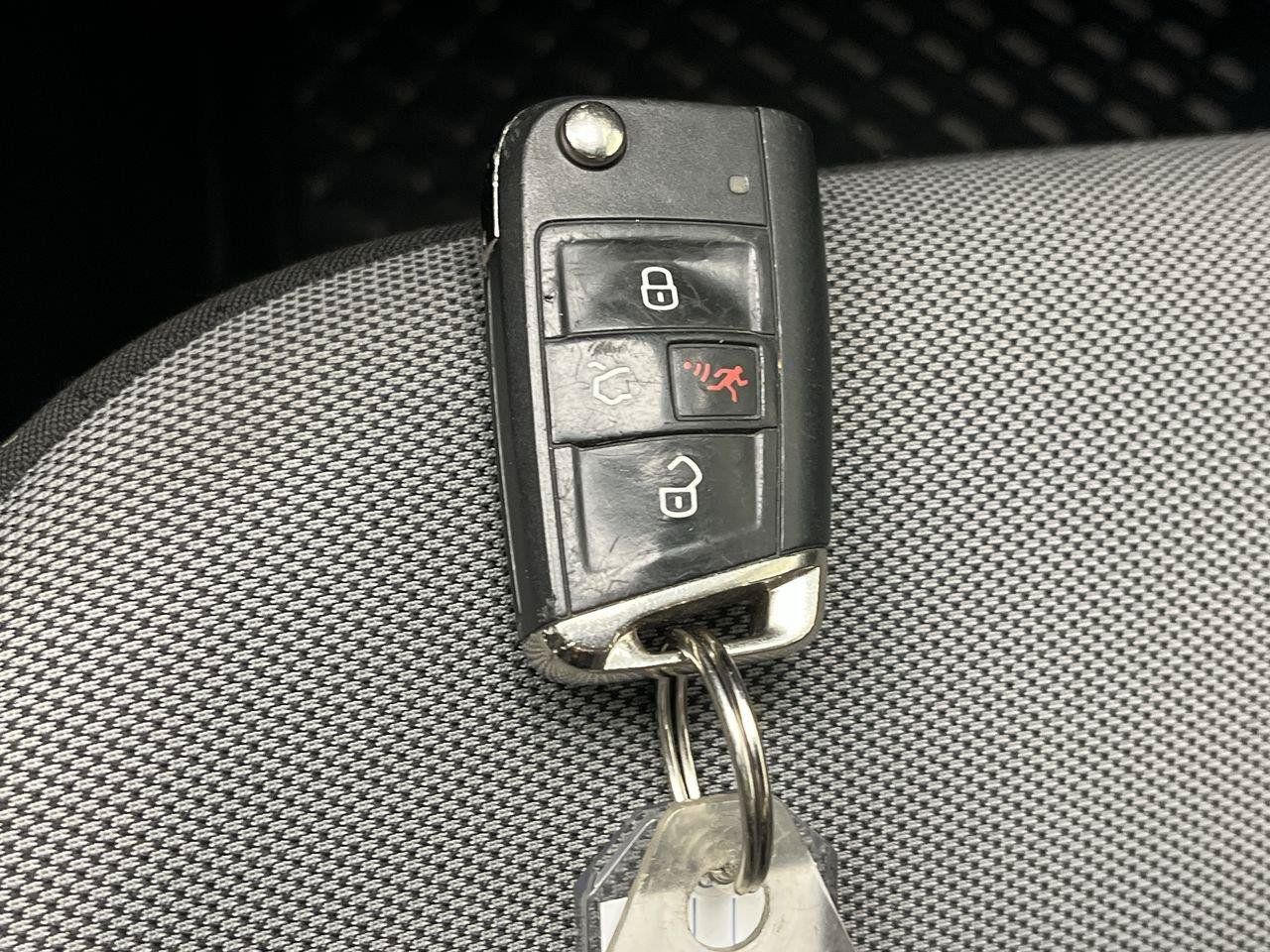 Used 2015 Volkswagen e-Golf Limited Edition FWD image 27