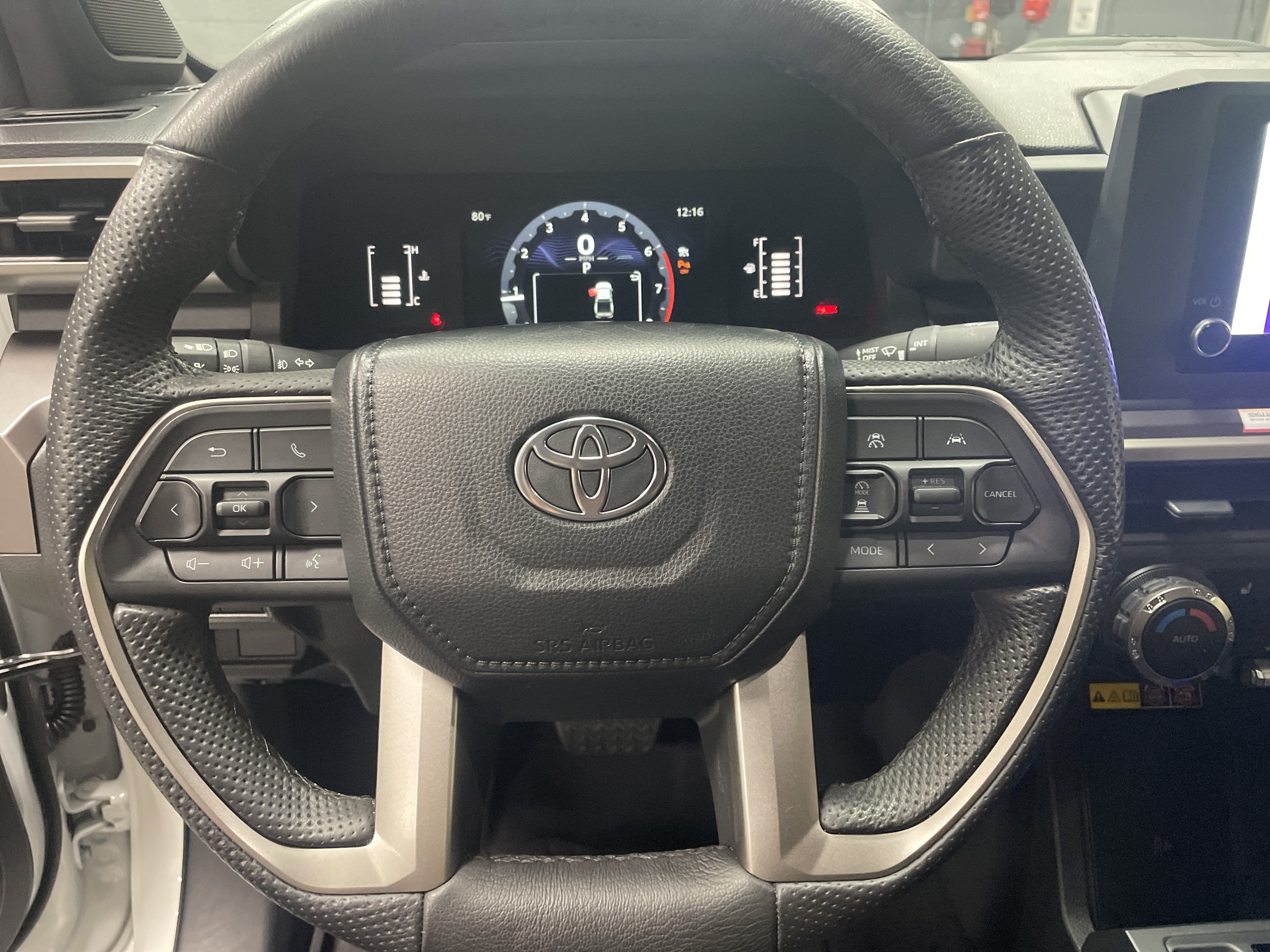 Used 2024 Toyota Tacoma SR5 AWD/4WD image 18