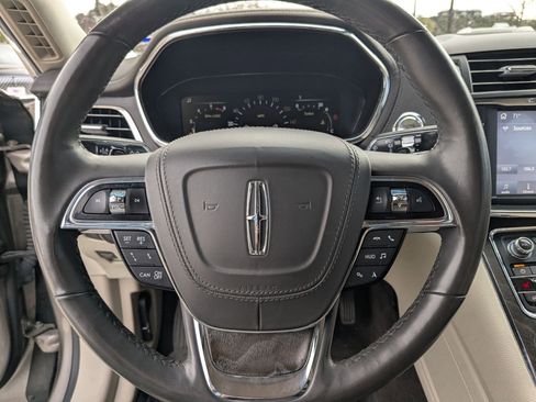Used 2019 Lincoln Continental Reserve image 13