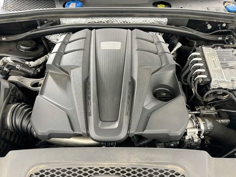 Certified 2024 Porsche Macan S AWD/4WD image 32