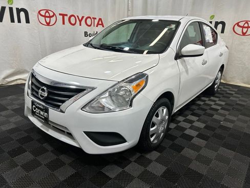 Used 2018 Nissan Versa SV FWD image 3