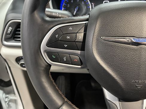 Used 2018 Chrysler Pacifica Touring-L Plus w/ Advanced Safetytec Group FWD image 20