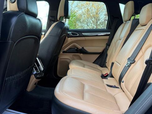 Used 2015 Porsche Cayenne Diesel AWD/4WD image 22