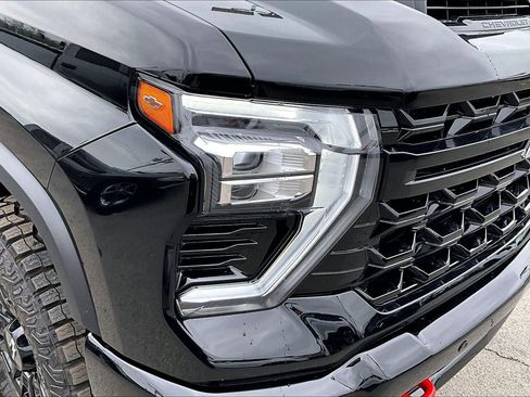 Used 2025 Chevrolet Silverado 2500 ZR2 w/ Technology Package AWD/4WD image 25