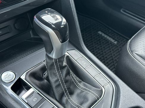 Certified 2022 Volkswagen Tiguan SE R-Line image 22