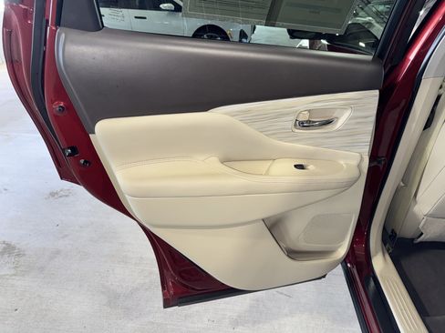 Used 2018 Nissan Murano Platinum image 16