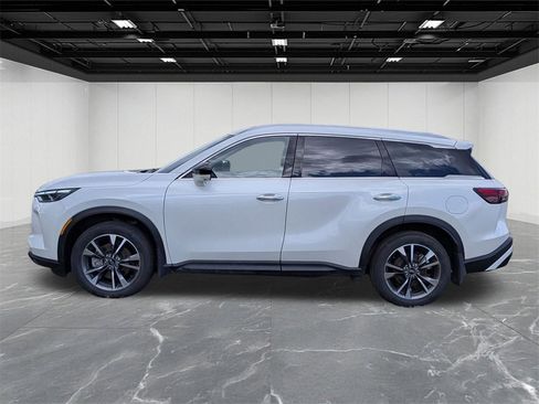 Certified 2025 INFINITI QX60 Luxe image 2