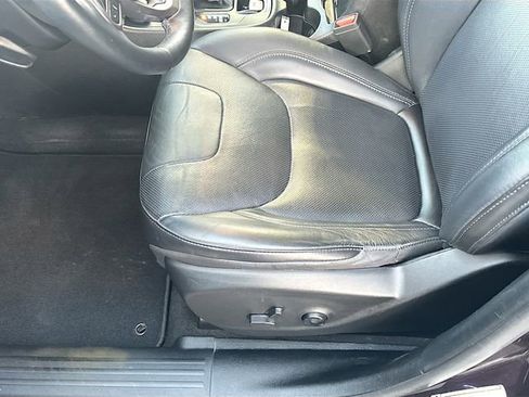 Used 2021 Jeep Cherokee Latitude Lux w/ Comfort/Convenience Group image 19