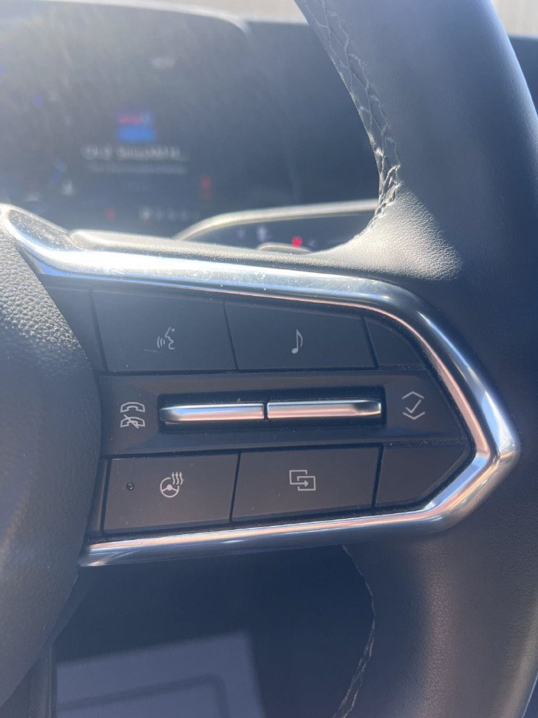 Used 2025 Chevrolet Equinox ACTIV w/ Safety and Technology Package AWD/4WD image 6