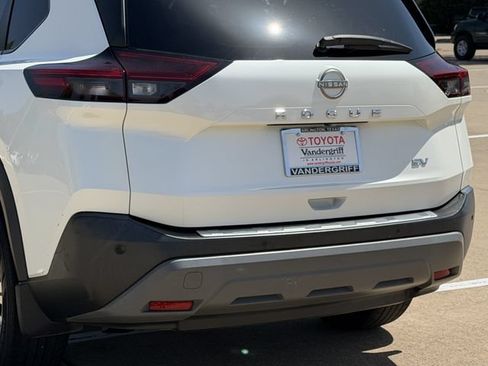 Used 2022 Nissan Rogue SV FWD image 5