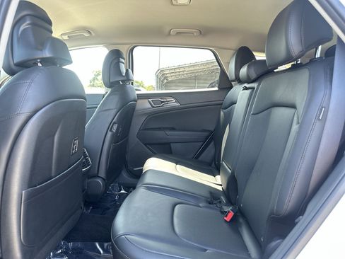 Certified 2025 Kia Sportage EX FWD image 23