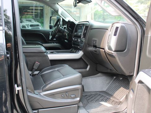 Used 2019 Chevrolet Silverado 2500 LTZ w/ Duramax Plus Package AWD/4WD image 17