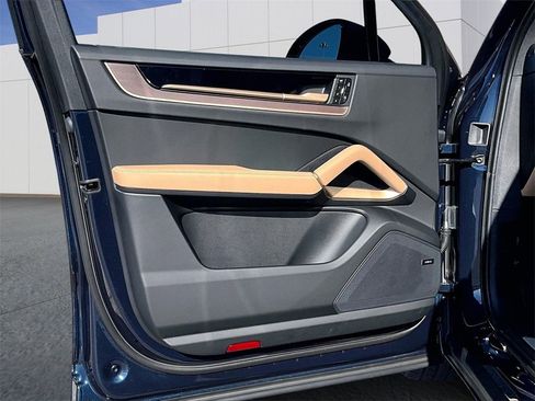 New 2026 Porsche Cayenne image 19
