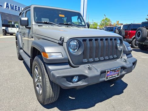 Used 2021 Jeep Wrangler Unlimited Sport AWD/4WD image 2