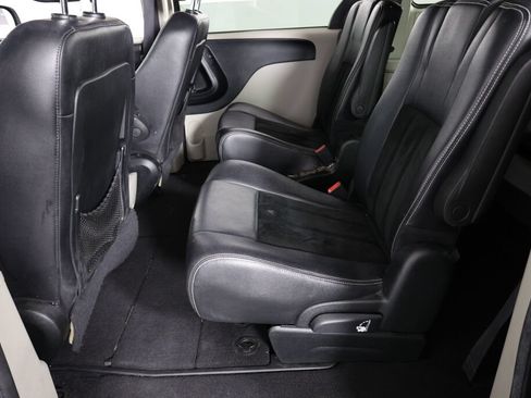 Used 2017 Dodge Grand Caravan SXT FWD image 16