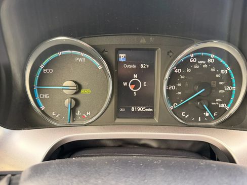 Used 2018 Toyota RAV4 SE AWD/4WD image 32