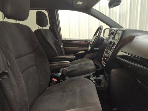 Used 2018 Dodge Grand Caravan SE FWD image 21