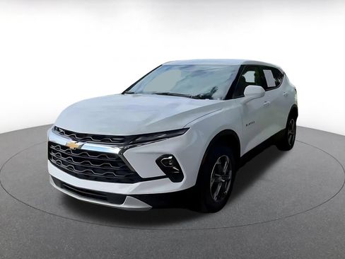 Used 2026 Chevrolet Blazer LT FWD image 5
