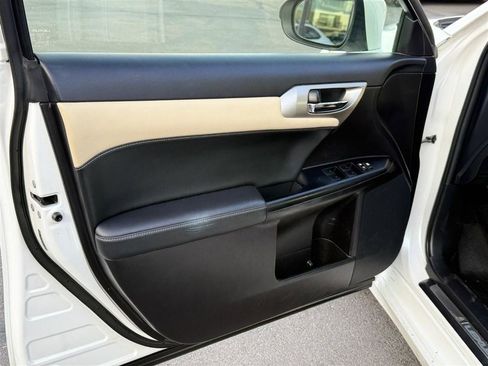 Used 2016 Lexus CT 200h image 15