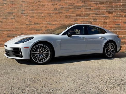 New 2026 Porsche Panamera 4 image 1