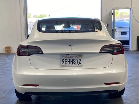 Used 2018 Tesla Model X 75D image 3