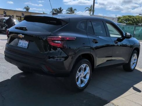 Used 2024 Chevrolet Trax LS w/ LS Convenience Package FWD image 9