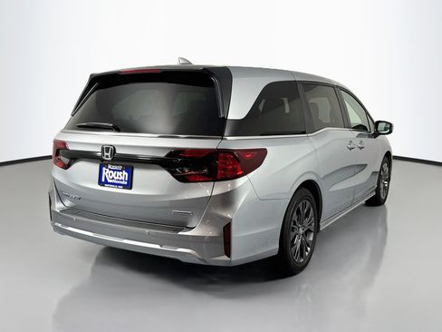 Certified 2025 Honda Odyssey Touring image 5