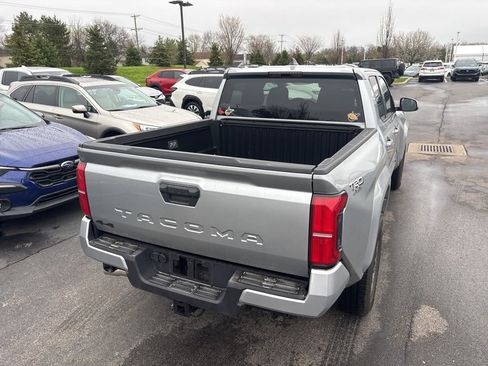 Used 2025 Toyota Tacoma TRD Sport AWD/4WD image 3