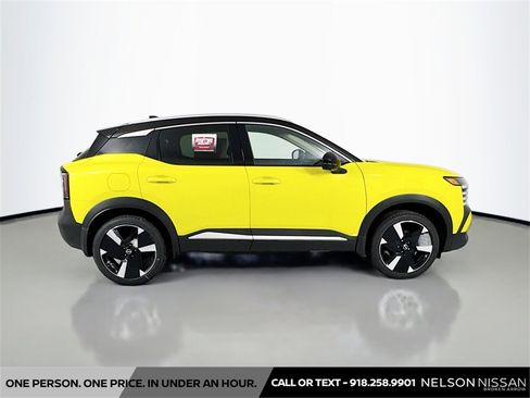 New 2025 Nissan Kicks SR image 4