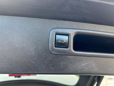 Used 2021 Toyota Highlander XLE image 17