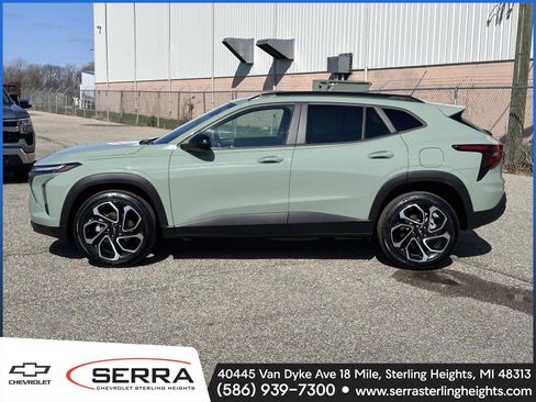 Certified 2024 Chevrolet Trax RS w/ Driver Confidence Package image 2