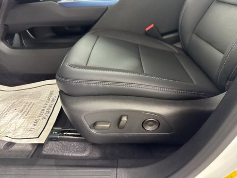 New 2026 Chevrolet Equinox EV LT image 18