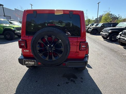 Used 2025 Jeep Wrangler Unlimited Sahara w/ Safety Group AWD/4WD image 9