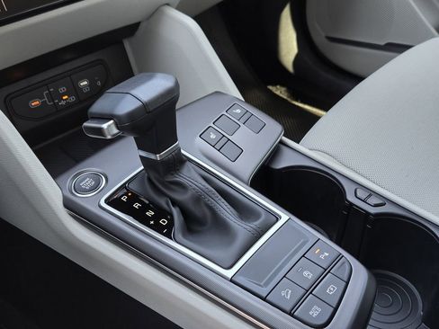 New 2026 Kia Sportage EX FWD image 17
