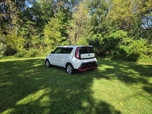 Used 2017 Kia Soul FWD image 3