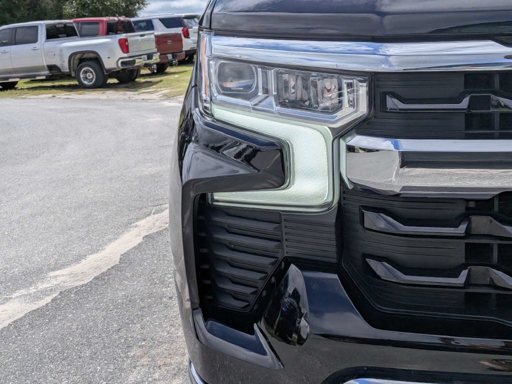 Used 2025 Chevrolet Silverado 1500 LT RWD image 10