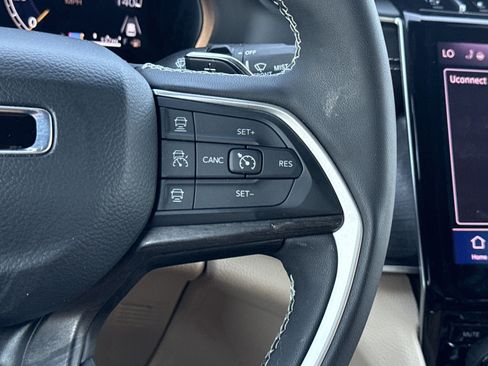 Used 2025 Jeep Grand Cherokee Limited w/ Black Appearance Package RWD image 19