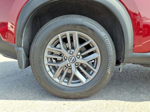 Used 2023 Nissan Rogue S image 19