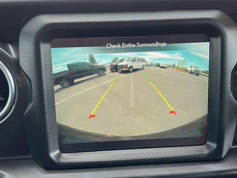 Used 2022 Jeep Wrangler Unlimited Sahara AWD/4WD image 26