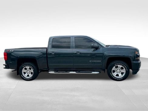 Used 2018 Chevrolet Silverado 1500 LT w/ All Star Edition AWD/4WD image 9