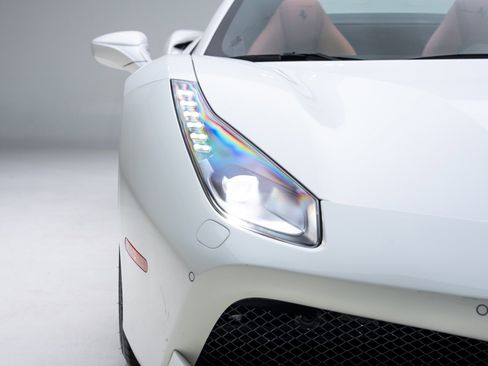 Used 2018 Ferrari 488 Spider image 12